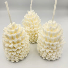 Load image into Gallery viewer, Pine Cone Candle