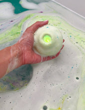 Load image into Gallery viewer, UFO